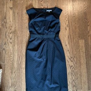 Size 0 slight patterned dress.